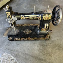 Vintage Sewing Machine 