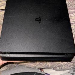 PS4 Slim 