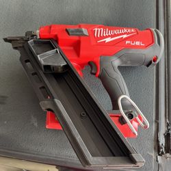 Milwaukee 30 Degree Framing Nailer 