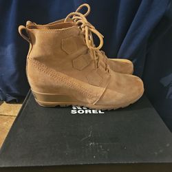 Woman's SOREL sude Wedge BOOTS