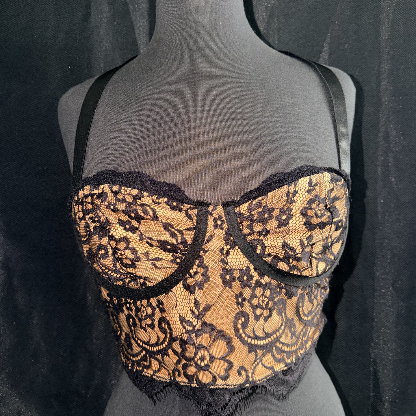 SHEIN Chic Black Lace & Nude Illusion Halter Bustier Top