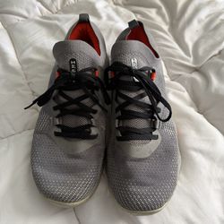 Under Armour Tribase Reign 9.5 men
