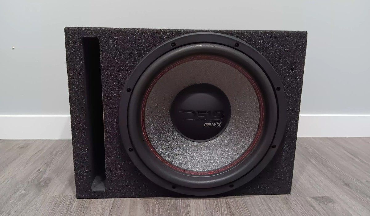 DS18 (15-Inch) Subwoofer And Woofer Enclosure... VERY LOUD BASS!