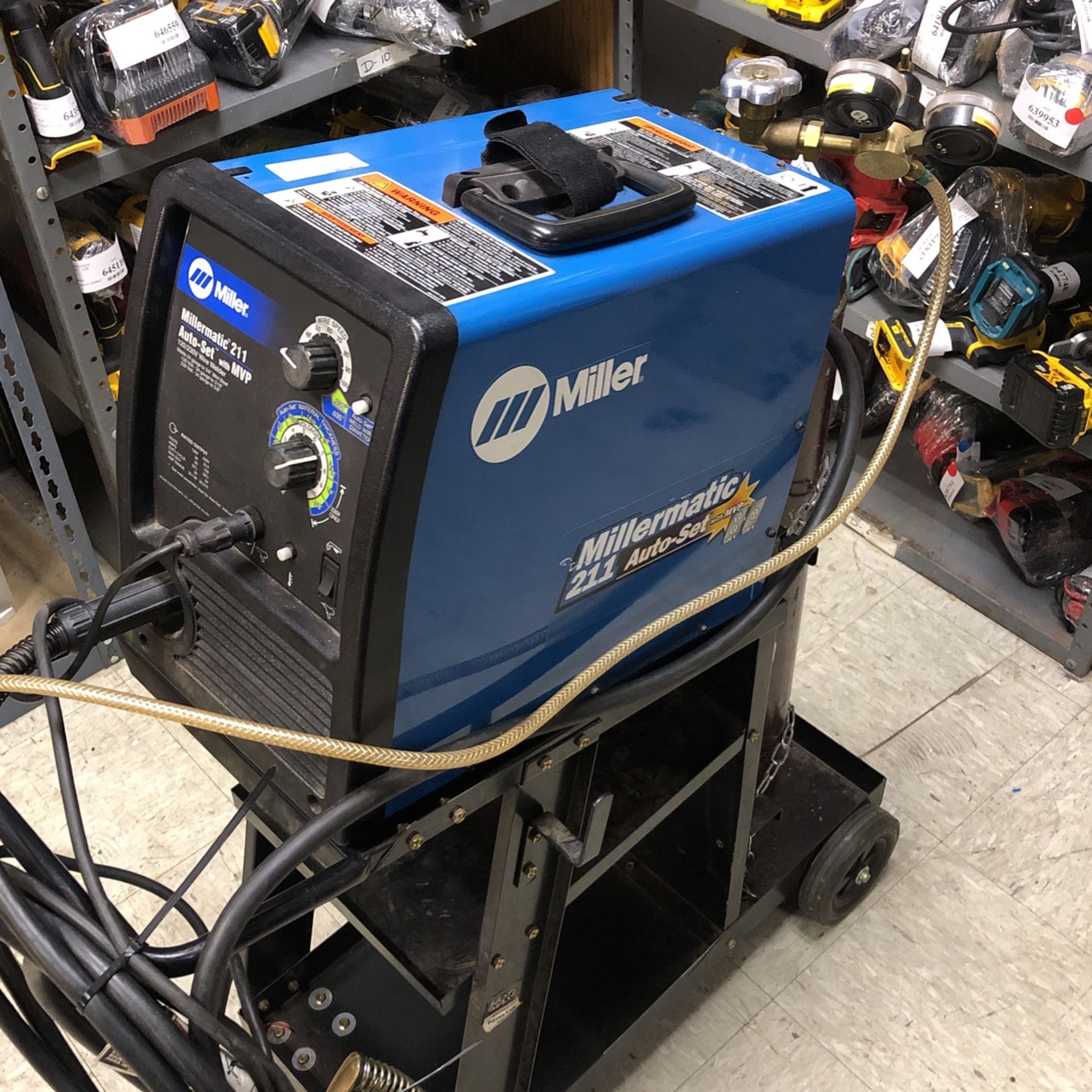 96091 Miller 907422 Millermatic 211 Autoset W/ Mvp 110/220v Mig Welder W/ Leads, 3 Regulators , 2 Pair Of Gloves, Apron & Helmet On Push Cart 542860
