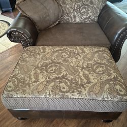 Oversized Chair With Ottoman 