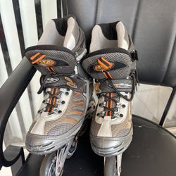 Inline skates in good condition. They work well, but both are missing the top strap. 