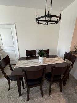 Dining table, 6 Chairs, Extension Leaf