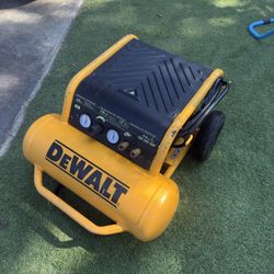 Dewalt Air Compressor 4.5 Gal 
