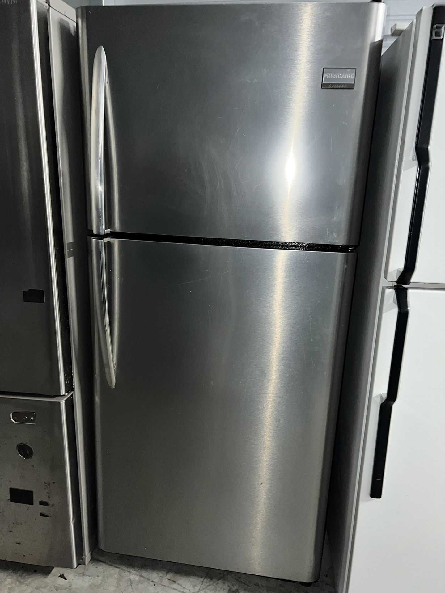 very nice frigidaire refrigerator everything works wood only $350