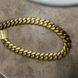 Cuban Link Chain Gold Making Deals On It