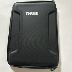 THULE 15in Laptop Carrying Case- Hardshell