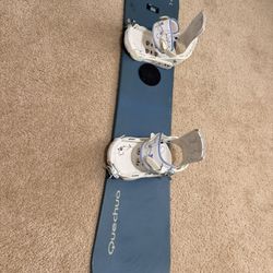 Women’s Snowboard QUECHUA DECATHLON 145cm w/ Salomon bindings / Excellent Condition / Straps & board work great!