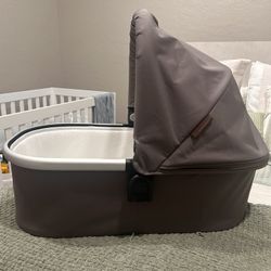 Uppababy Bassinet V2 -Theo + Bassinet stand bundle