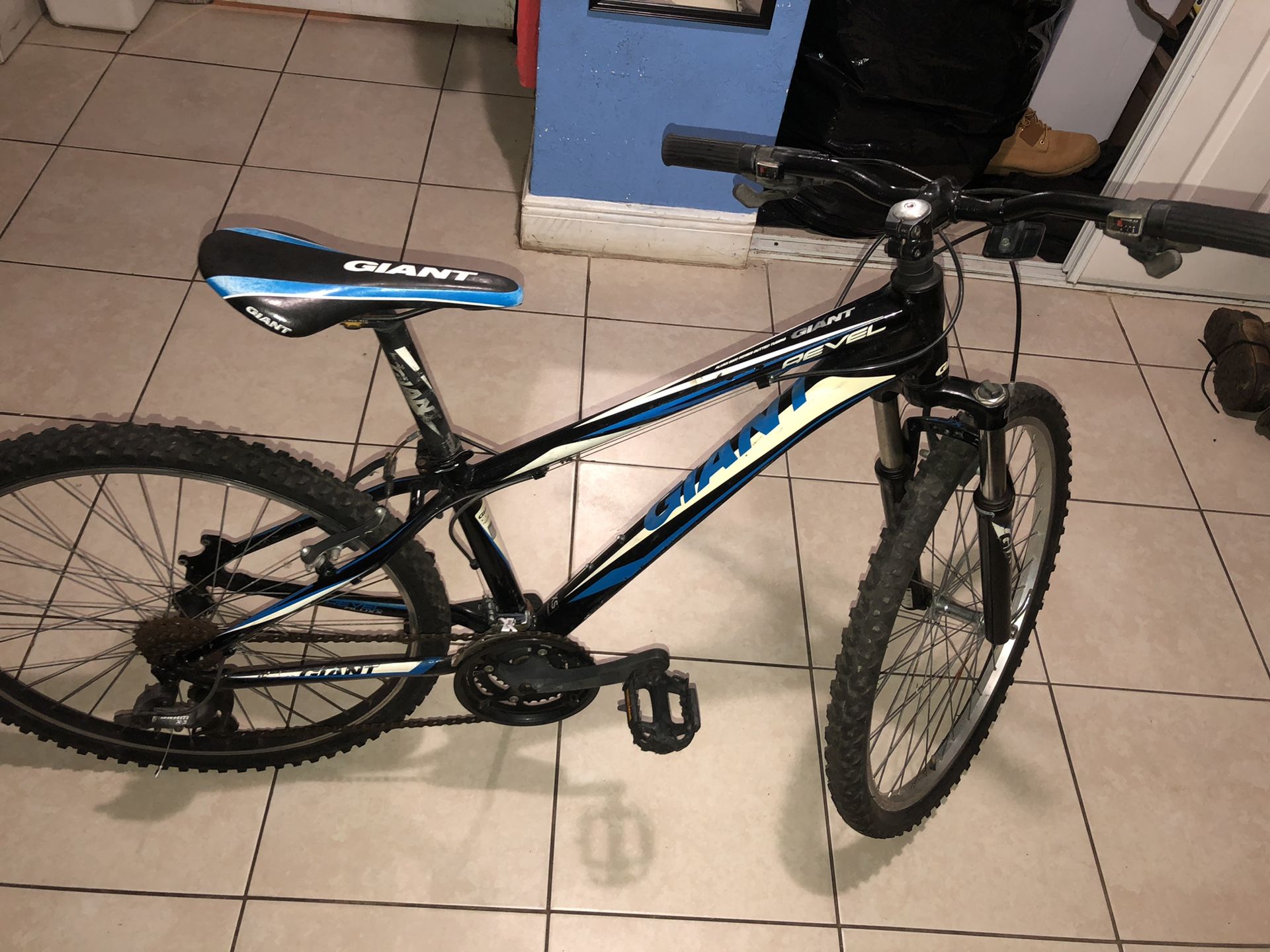 Giant revel mountain bike size xs En buenas condiciones