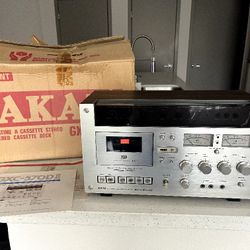 Akai Vintage Stereo Audio Receiver With Cassette Player 