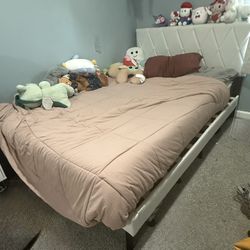 Full Bedroom Set! Valued Over $500