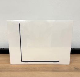Brand new 13 inch MacBook Air M2 8 Core