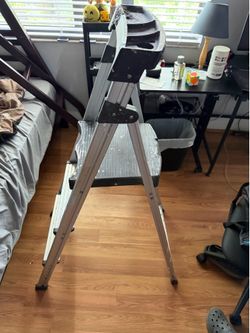 EasyReach 3-Step Ladder / Escalera de 3 pasos.