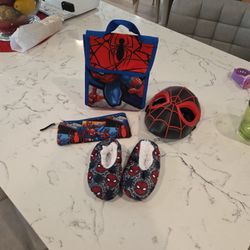 NEW SPIDERMAN LUNCH BAG, PENCIL CASE, SLIPPERS AND MASK SEE DESCRIPTION 