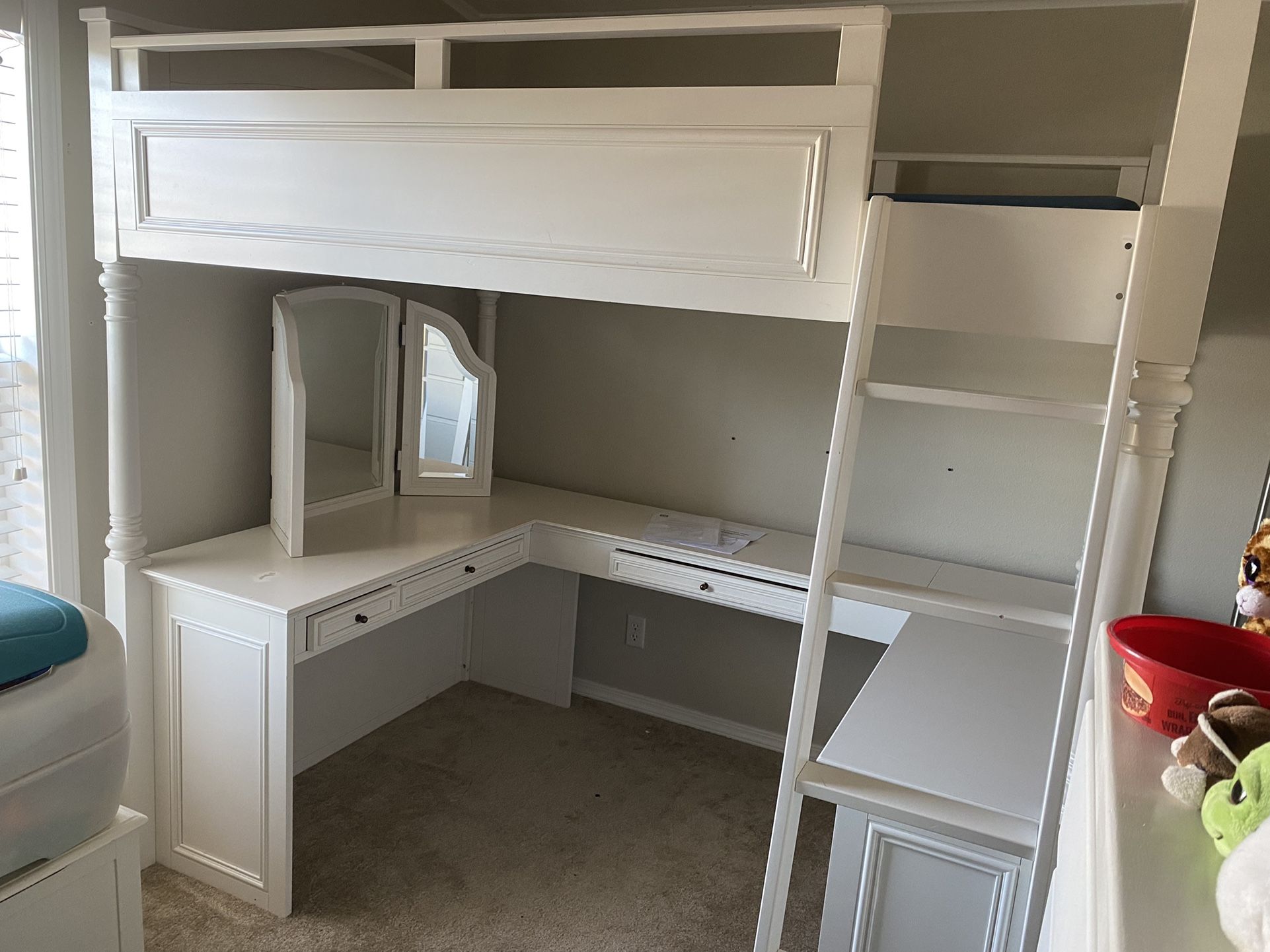 Chelsea Loft Bed emmkan