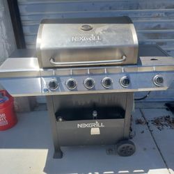 NexGRILL 5 BURNER Grill Propane