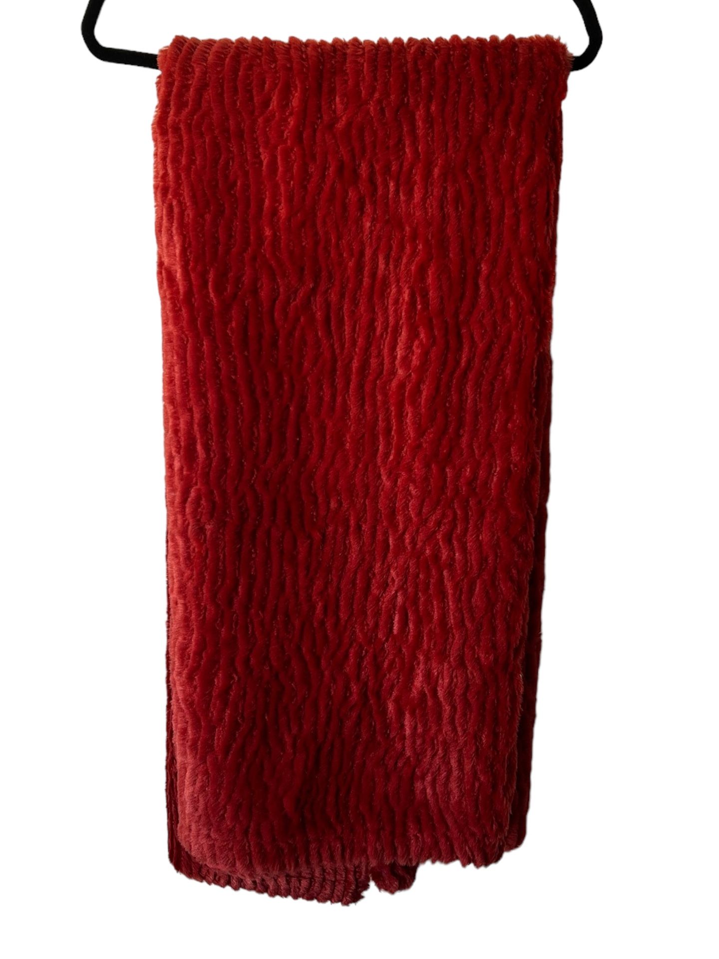Pier 1 Imports Throw Color Ketchup 50” X 60” Add some cozy warmth to your bedroom with this beautiful Pier 1 Imports throw in the color ketchup. Measu