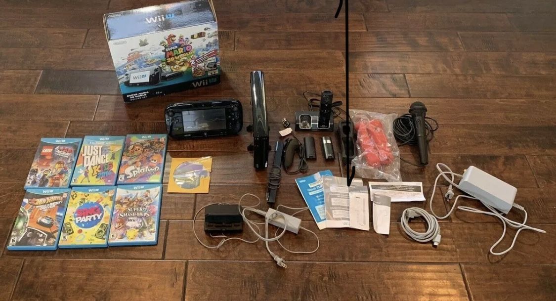 Nintendo Wii U 32 GB Super Mario 3D World Deluxe Set - Black with Extras A3