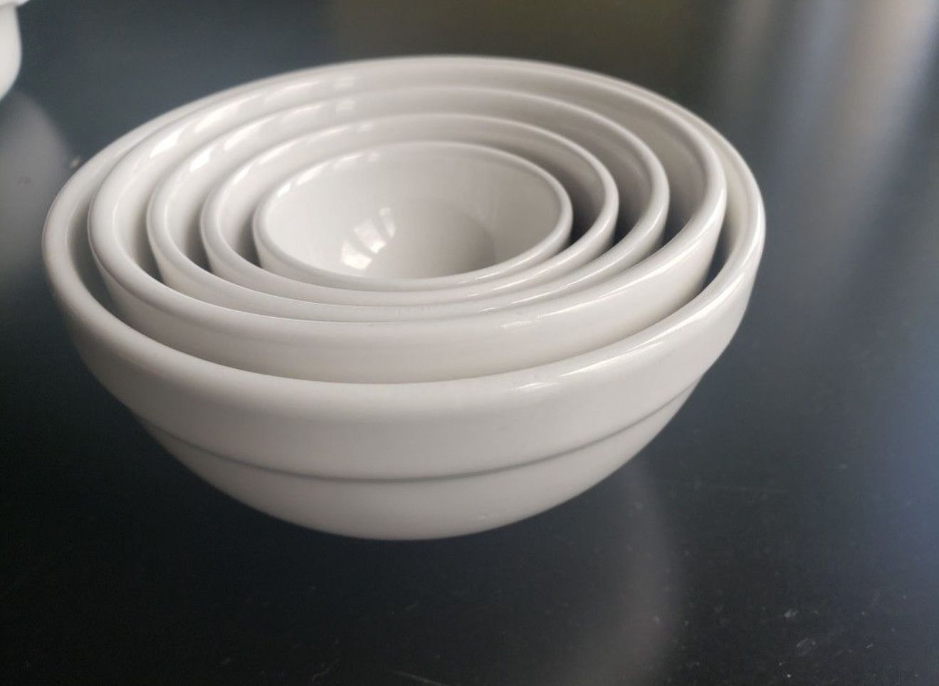 New without box!! 5 pieces Nesting Bowls