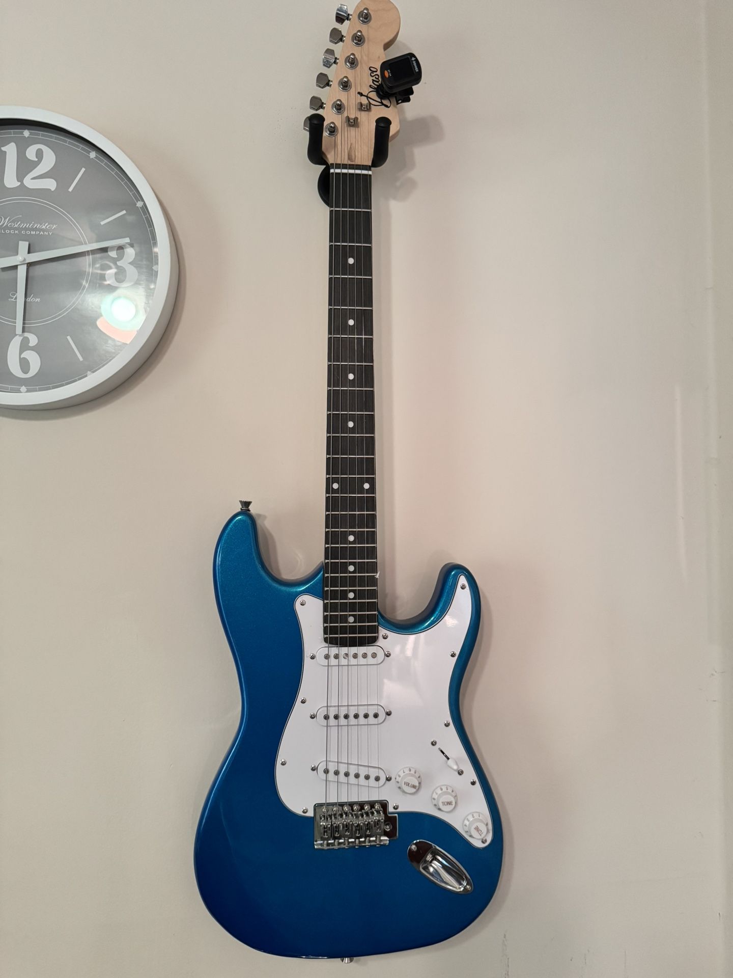 Dlaso Electric Guitar – Metallic Blue – Like New