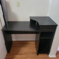 Desk W/rolling Chair