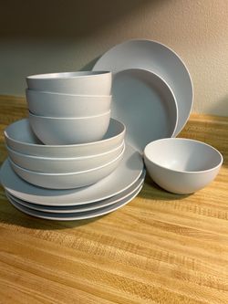SOHO 12-Piece Stoneware Dinnerware Sets, Plates and Bowls Dish Sets for 4, Light Gray