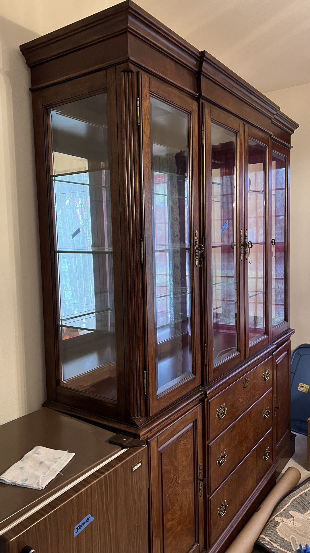 *pending sale* China Cabinet