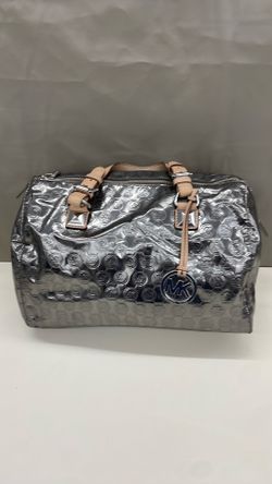 Michael Kors purse. Item No 890 (Shopgoodwill)