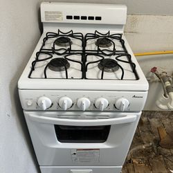 Amana Small Gas Stove And Oven 20 Inch for Sale in Dallas, TX - OfferUp