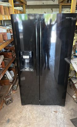 Samsung Side-by-Side Black Refrigerator Fridge
