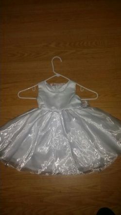 Pretty white baby dress..size 12 month...great condition#