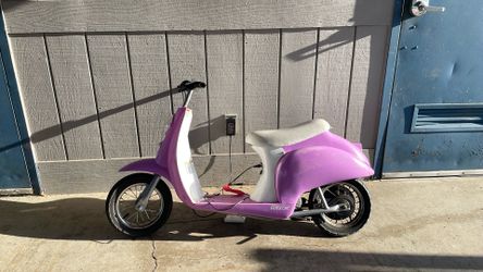 Pink razor