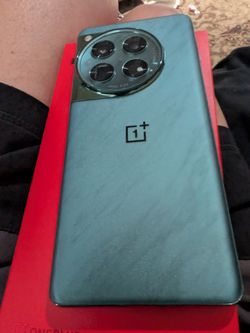 OnePlus 12     512memory. 16 GB ram unlocked 🔓