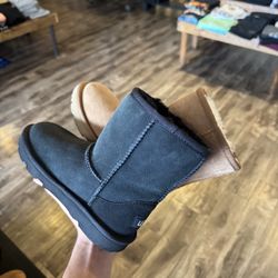 Uggs Big Kids Mini Classics Size 13 Through Six