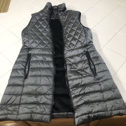 Woman’s Grey/black Fleece Lined Vest 