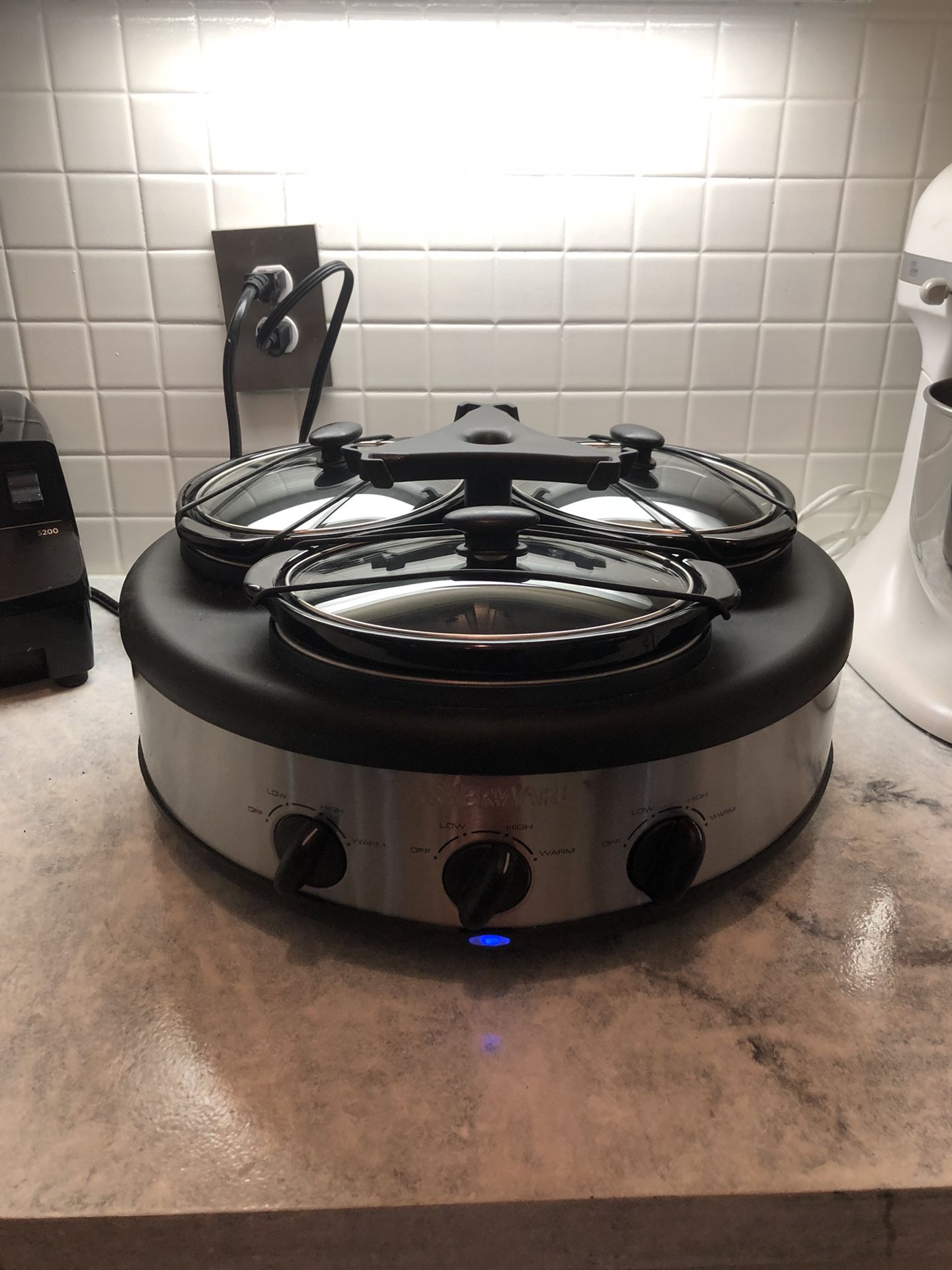 Farberware 3 Crock Round Slow Cooker for Sale in Round Rock, TX - OfferUp