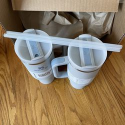 Stanley 40 oz. Quencher H2.0 FlowState Tumbler FOG and charcoal for Sale in  Medford, MA - OfferUp