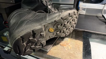 Good condition, red wings