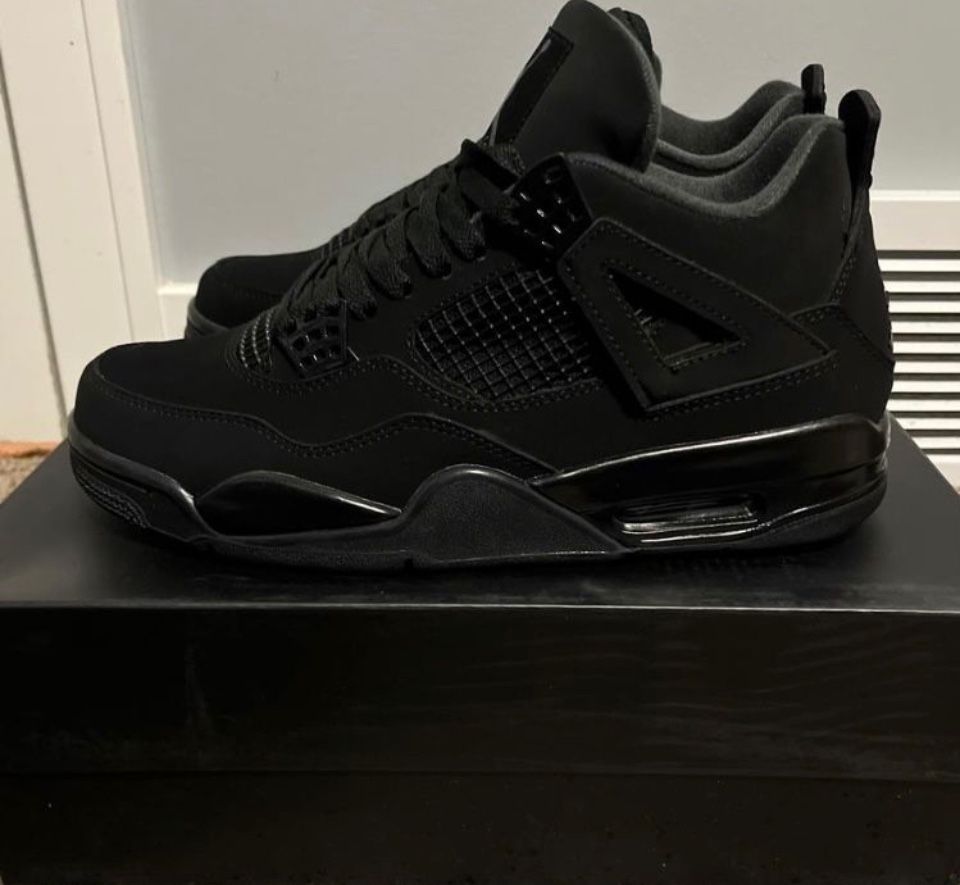 Black Cat Jordan 4 Size: 11 