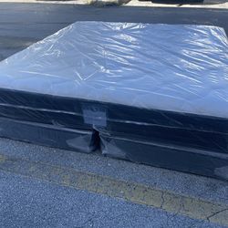 NEW MATTRESS KING SIZE PLUSH WITH BOX SPRING