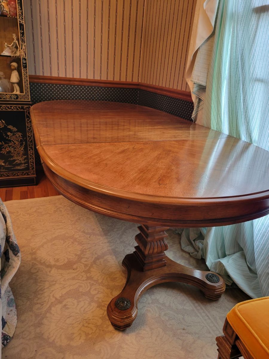 Dining Room Table With 2 Leads And 3 Chairs comes with all the tablecloth and formal napkins you can carry