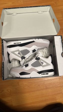 Jordan 4’s military black