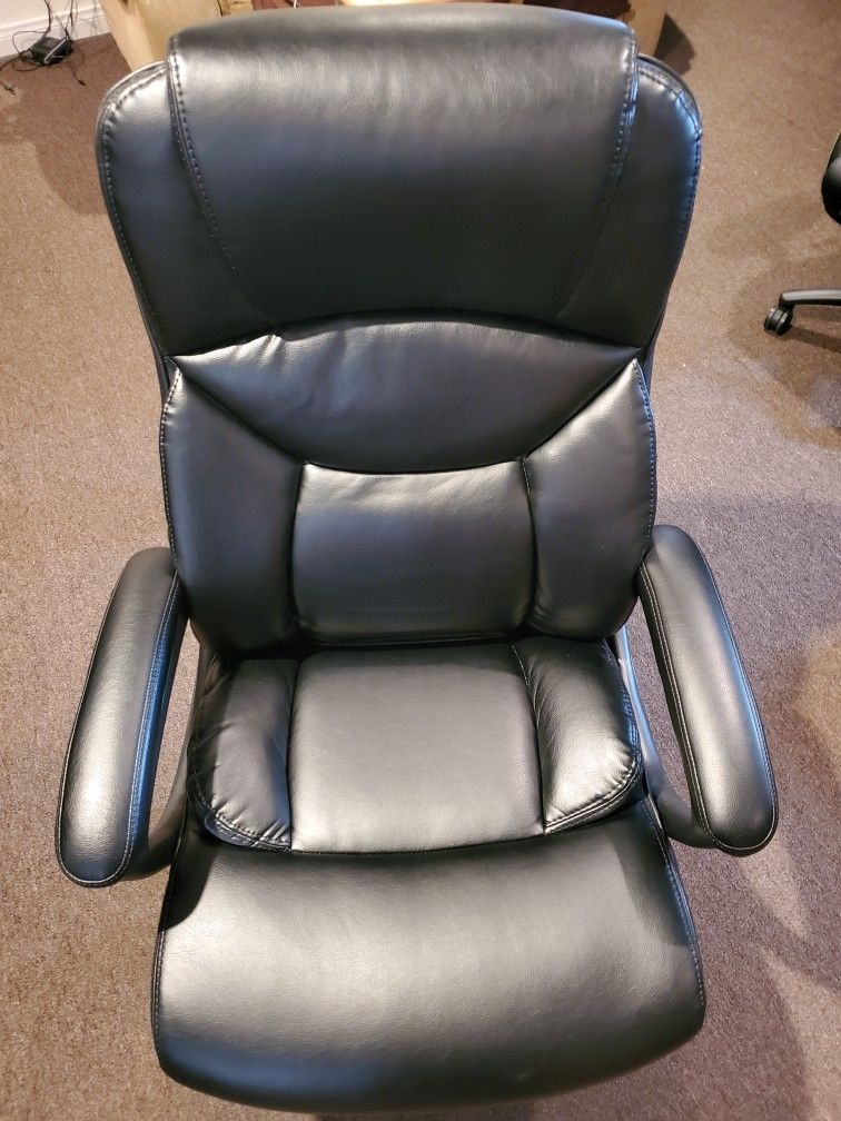 Realspace Fennington Bonded Leather High-Back Executive Chair, Black