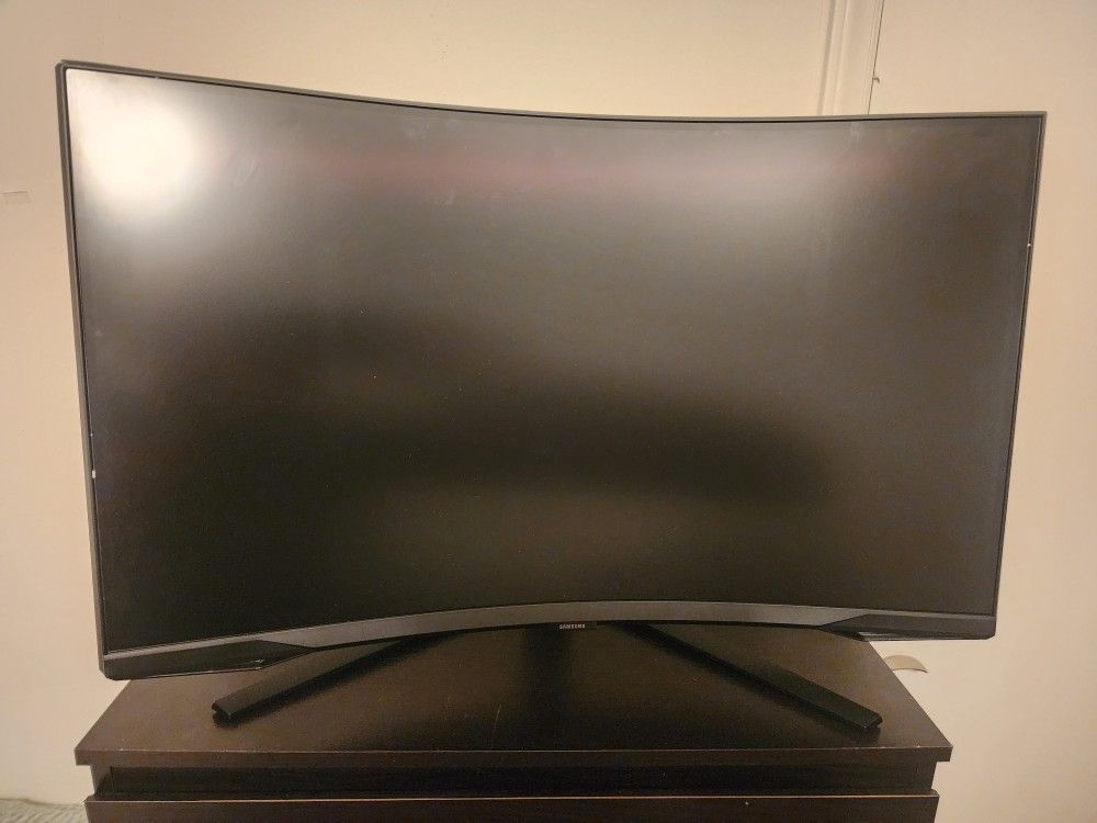 Samsung 32in Curved Monitor