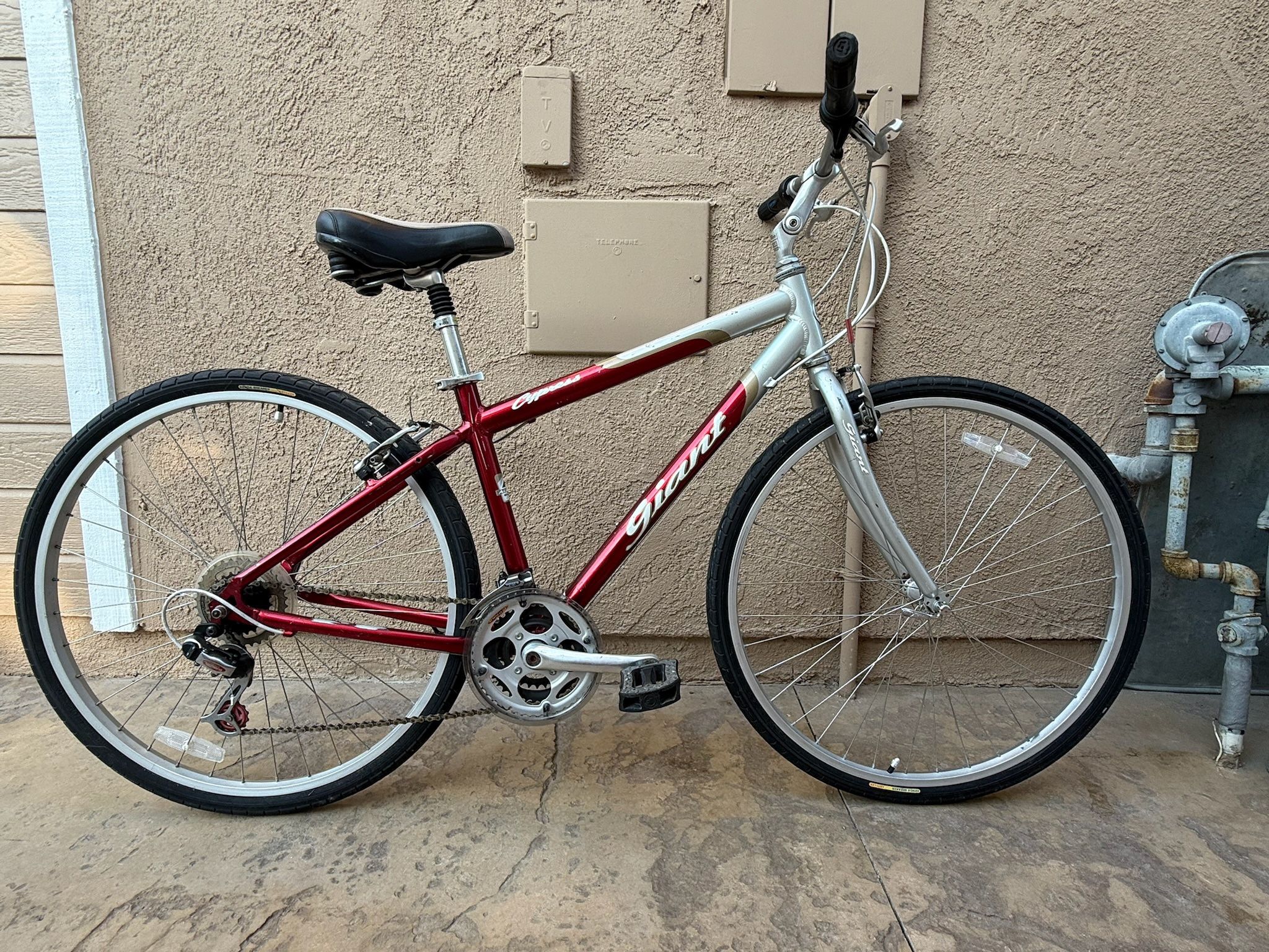 Giant Cypress Hybrid Road Touring Trail Bike Shimano Super Lightweight Aluminum This bike is fully tuned, dialed in and ready to ride, it does not ne
